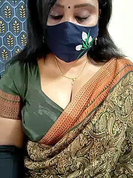 Queenflowerr online show from November 27, 5:27 pm