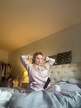 blissdimicco online show from December 14, 2:01 pm