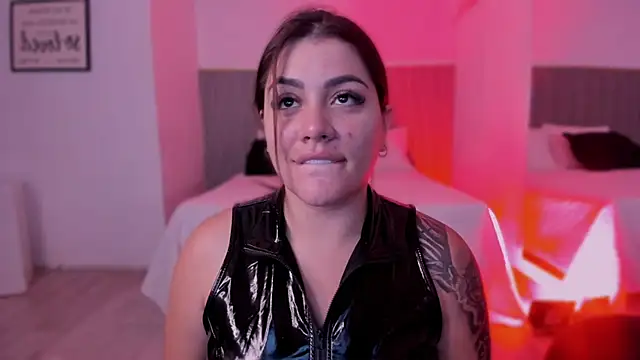 bonnieAn online show from December 15, 12:10 pm