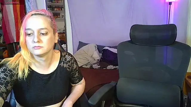 Evelan420 online show from June 19, 8:56 pm