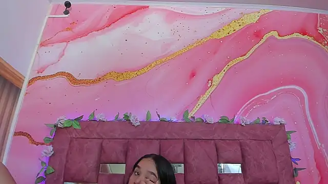 scarlett  evans  online show from July 14, 6:23 pm