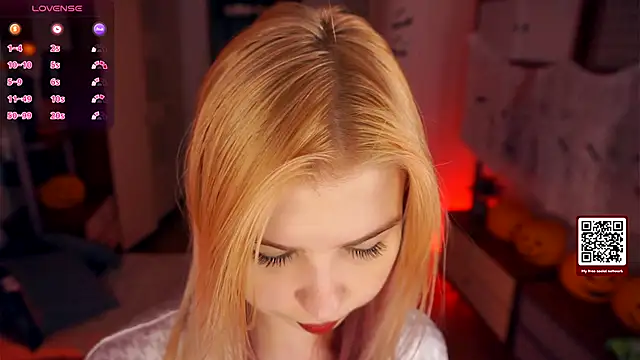 LynetHakes online show from October 24, 4:19 am