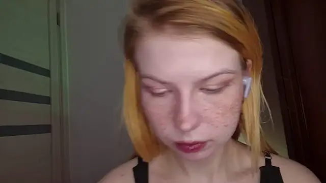 LynetHakes online show from July 26, 7:27 am