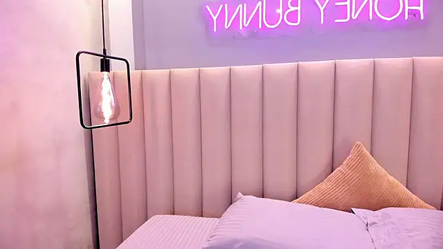 Naomymonroe  online show from June 25, 10:51 am