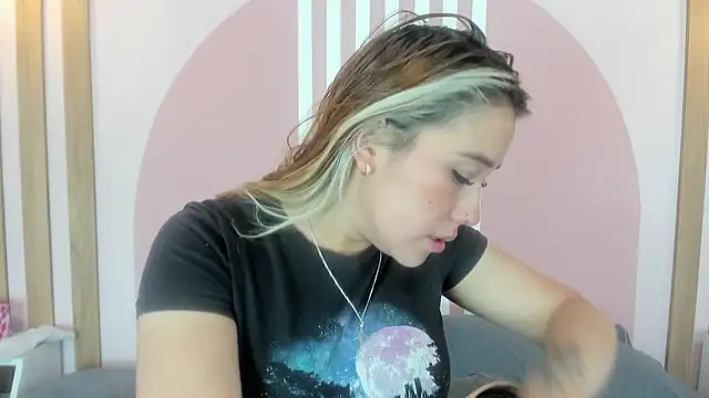 Lannajansen online show from March 9, 3:37 pm