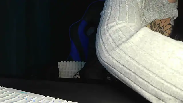 bunnyfox420 online show from December 2, 6:10 pm