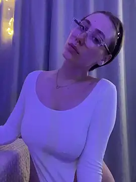 Snapshot of Molli_Luv chatting on October 4, 3:27 pm Molli Luv online show from October 4, 3:27 pm