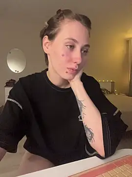 Snapshot of Molli_Luv chatting on October 11, 5:04 pm Molli Luv online show from October 11, 5:04 pm