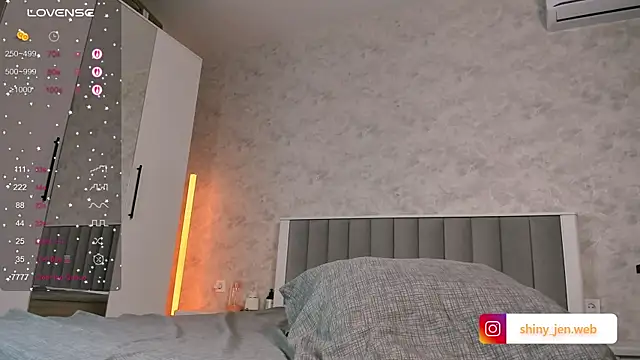 Shiny Jennifer online show from June 16, 7:26 pm