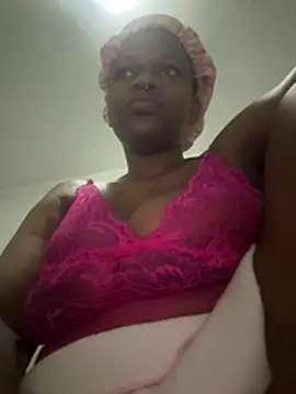 Boneca25 online show from March 4, 11:17 am