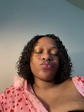 Boneca25 online show from June 29, 4:17 pm