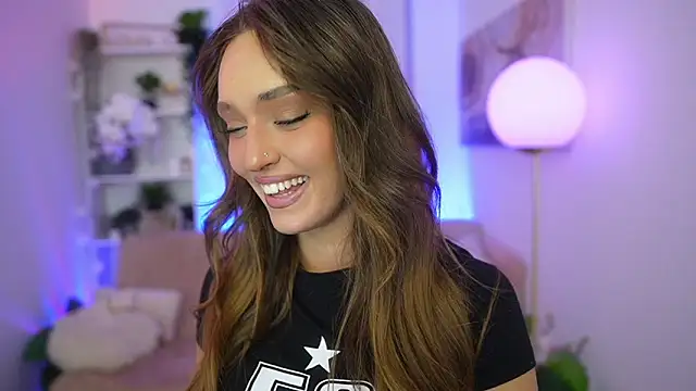 Clara Nia online show from December 14, 8:14 pm