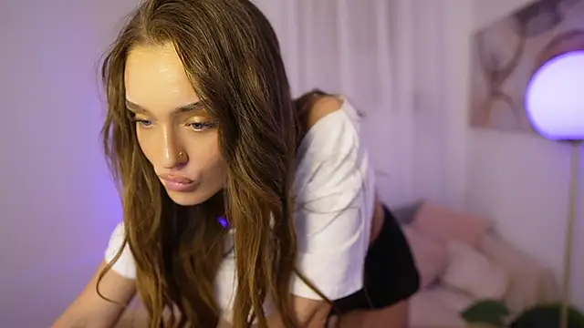 Clara Nia online show from November 23, 8:21 pm