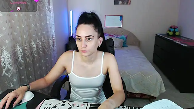 Kriss brunette 5 online show from July 25, 7:59 am