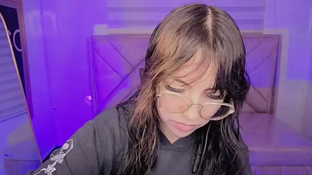 Hela v online show from June 13, 1:08 pm