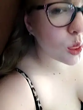 sam0and0katy online show from December 3, 8:44 pm