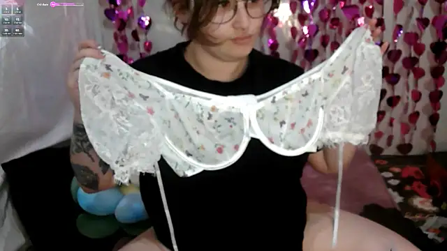 MrsJess online show from May 4, 2:15 am