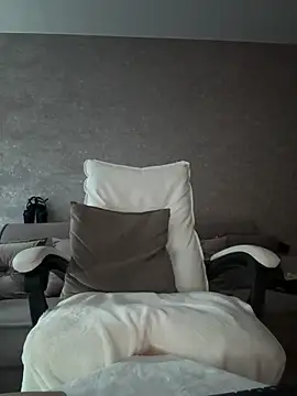 LillySquirtShot online show from June 14, 11:05 pm