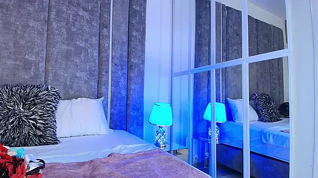 AliDiaz  online show from February 5, 7:50 pm