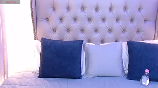 Liiamthompson online show from July 6, 3:03 pm