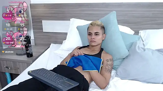 Liiamthompson online show from March 15, 8:11 pm