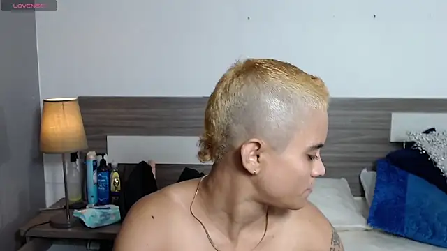 Liiamthompson online show from January 11, 10:20 am