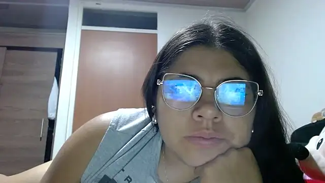 Snapshot of viccky_vick chatting on October 13, 3:31 am viccky vick online show from October 13, 3:31 am