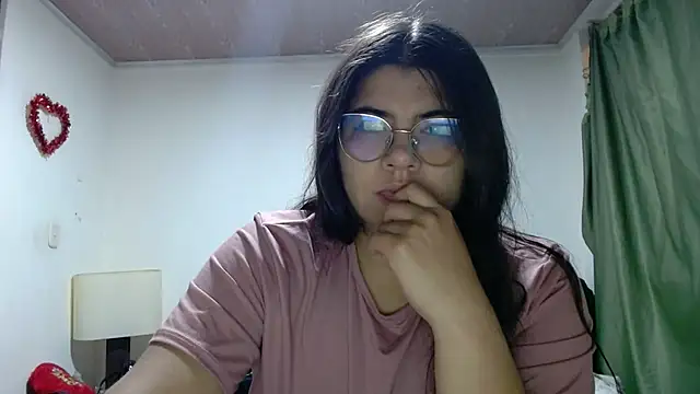 Snapshot of viccky_vick chatting on October 21, 2:37 am viccky vick online show from October 21, 2:37 am
