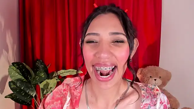 Miss veronicaa2 online show from October 27, 1:28 pm