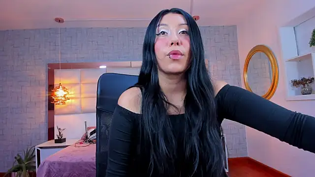 Nohemi louse online show from July 1, 7:13 pm