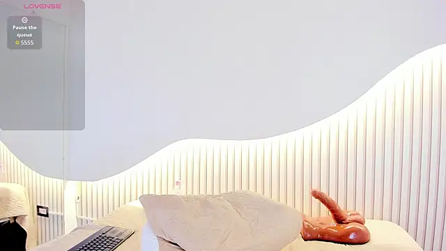 Lia Guzman online show from June 10, 3:38 am