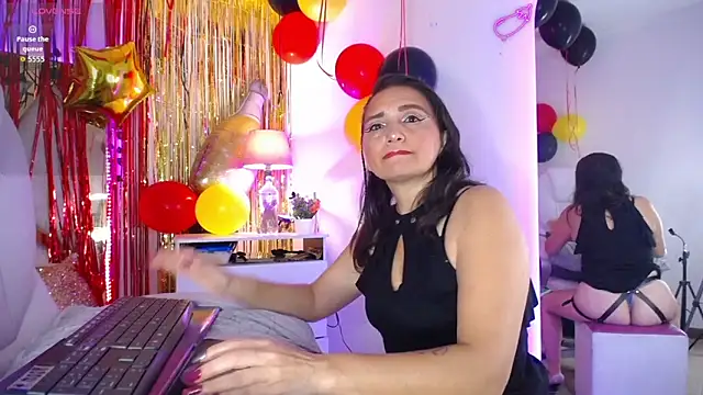 Snapshot of Alexaamoon_ chatting on September 30, 8:13 pm Alexaamoon online show from September 30, 8:13 pm