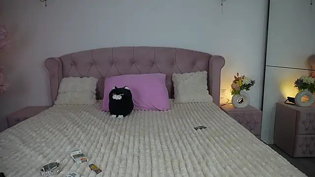 emma godess online show from February 2, 1:15 am