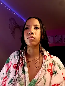 SallyWhitee online show from February 17, 5:18 am