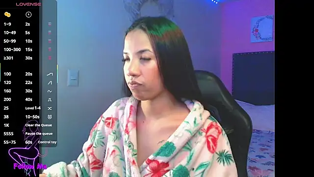 SallyWhitee online show from December 2, 4:58 am