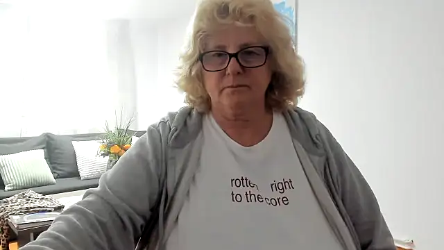 NoraJohnson6 online show from September 29, 8:30 am