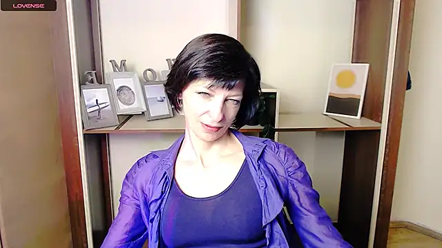 Snapshot of _AngeliaFlow_ chatting on October 8, 10:30 am AngeliaFlow online show from October 8, 10:30 am