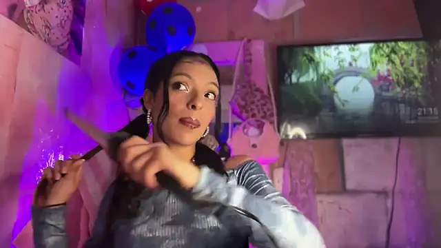 Skye Moore online show from July 17, 2:16 am