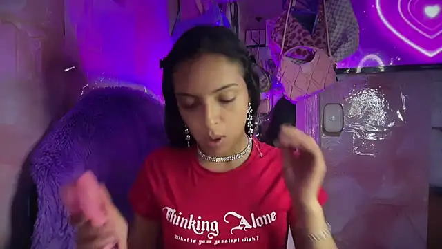 Skye Moore online show from July 29, 2:00 am