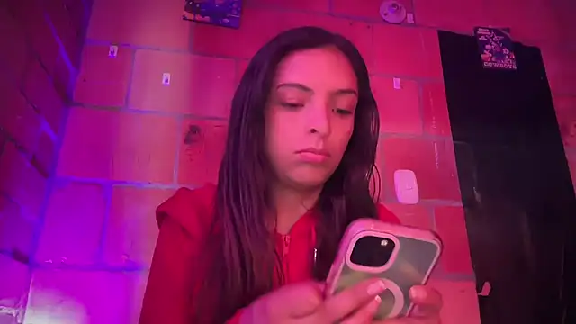 Skye Moore online show from July 31, 5:47 pm