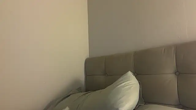 Snapshot of skyejde chatting on September 13, 10:40 pm skyejde online show from September 13, 10:40 pm
