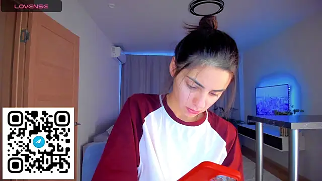 EmiliaZen online show from November 3, 1:26 pm