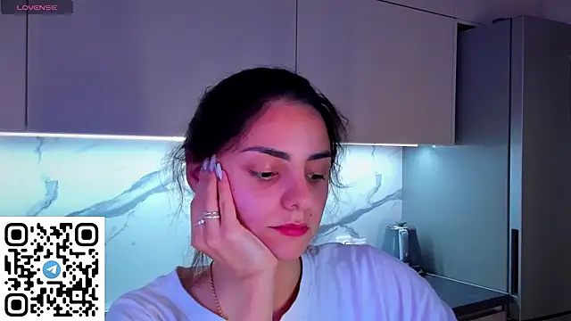 EmiliaZen online show from June 23, 5:33 pm