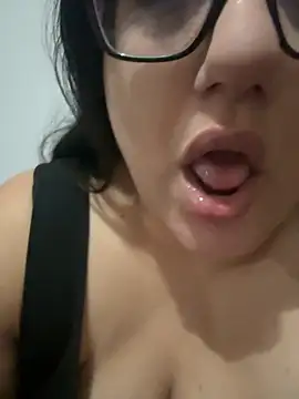 daianaspencer online show from November 21, 7:32 am