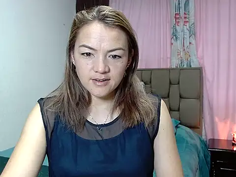 PenelopeMist online show from November 21, 8:00 pm