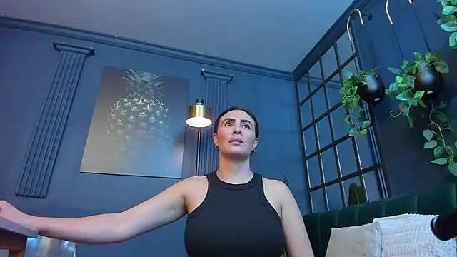 scarlet edwars online show from February 24, 12:04 pm