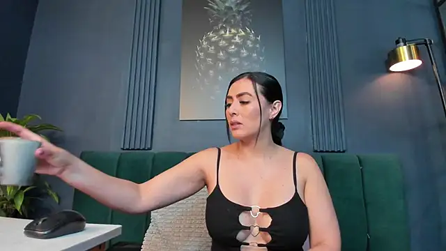 scarlet edwars online show from June 29, 5:01 pm