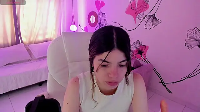 Isabela Fiorelli online show from May 3, 1:58 pm