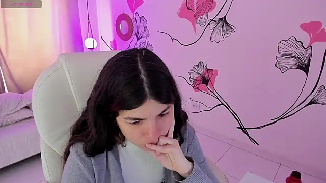 Isabela Fiorelli online show from April 28, 1:37 pm