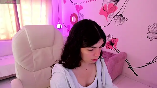 Isabela Fiorelli online show from June 14, 1:44 pm